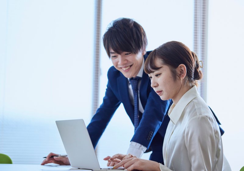 社内コミュニケーションが活発になる様子